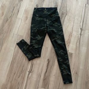 GENTLY USED Good American camo leggings size 1